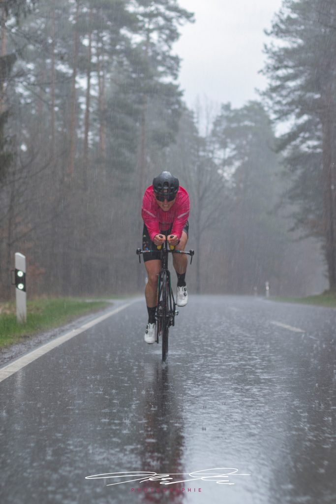 merge Allein im Regen